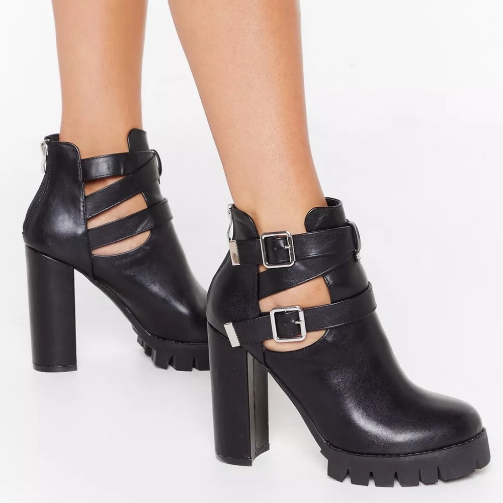 Nasty Gal 🖤 Heeled Cleated Cut-Out Faux Leather Buckle Biker Boots 👢🏍️